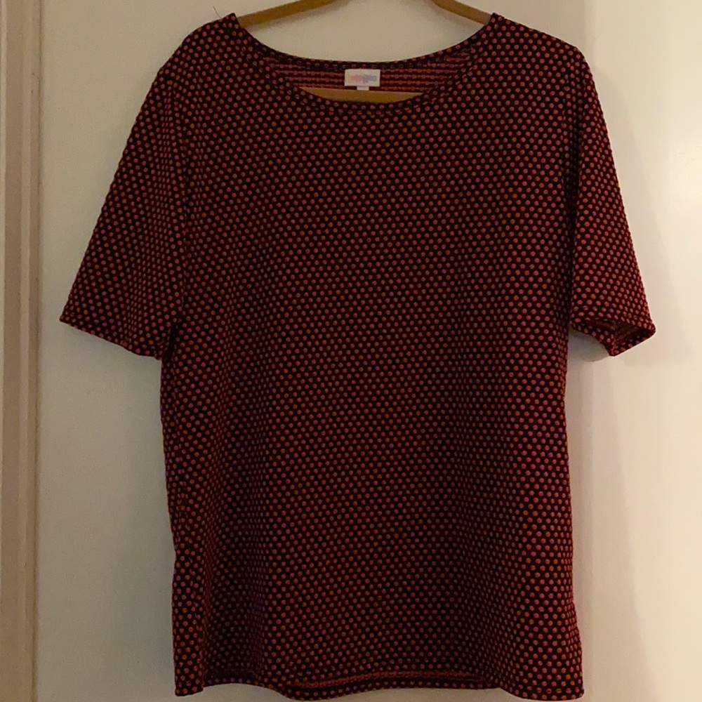 Lularoe Blouse size3XL black with red polka dots